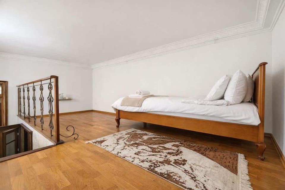 F1-view loft near Boulevard & Old City Apartment in Baku
