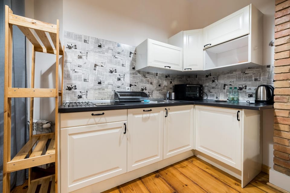 Kitchen or kitchenette, microwave, oven, stove