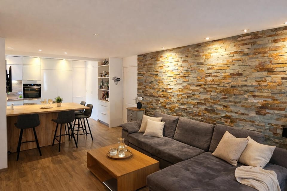 Lounge or bar, kitchen
