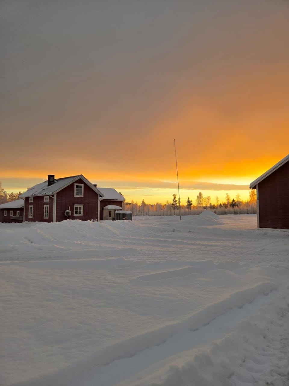 Tvåvåningshus i lantlig miljö House in Norrbotten County, Sweden