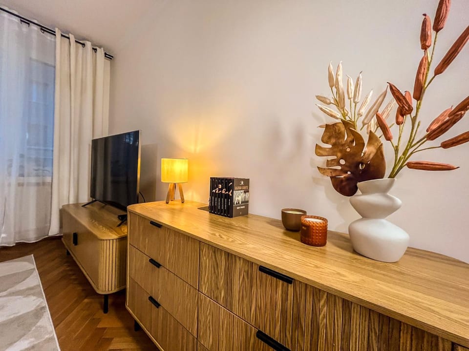 Communal lounge/ TV room, TV and multimedia, Living room