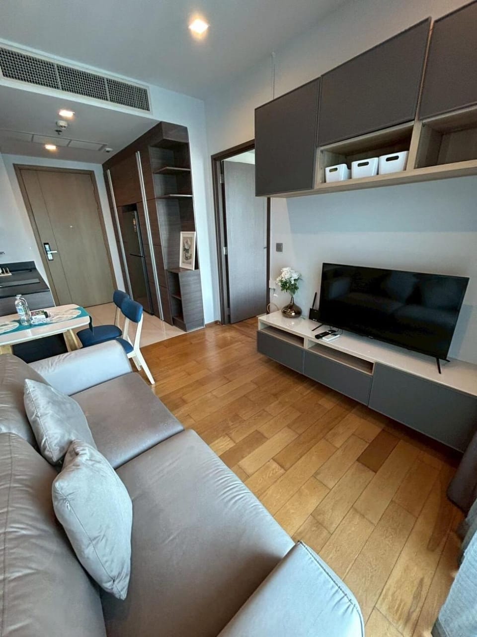 Thonglor BTS Prime Pool gym Netflix city Apartment in Bangkok
