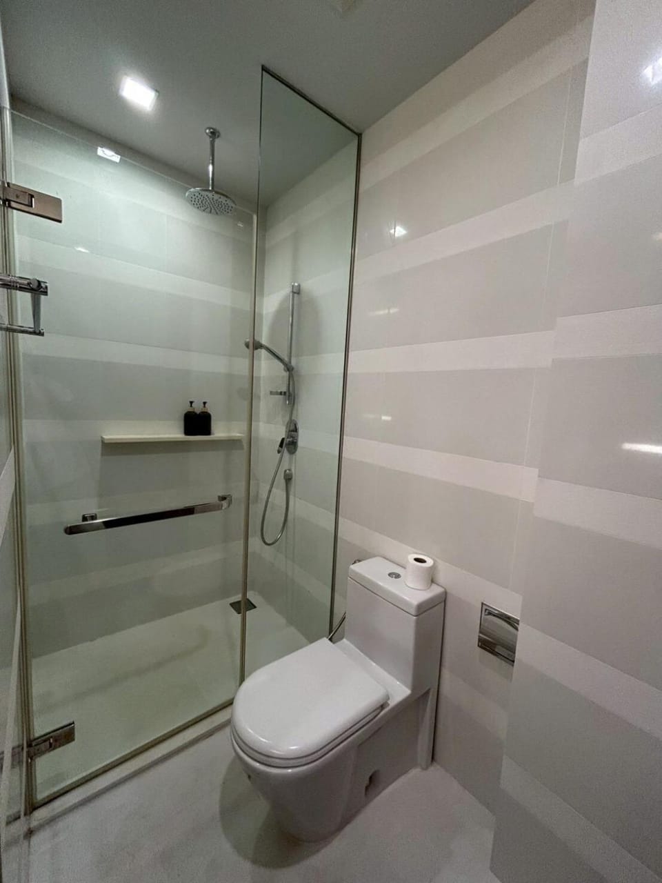 Thonglor BTS Prime Pool gym Netflix city Apartment in Bangkok