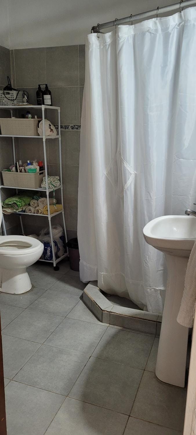 Ángeles Hostel a tan sólo 10 minutos del aeropuerto Ezeiza Vacation rental in Ezeiza