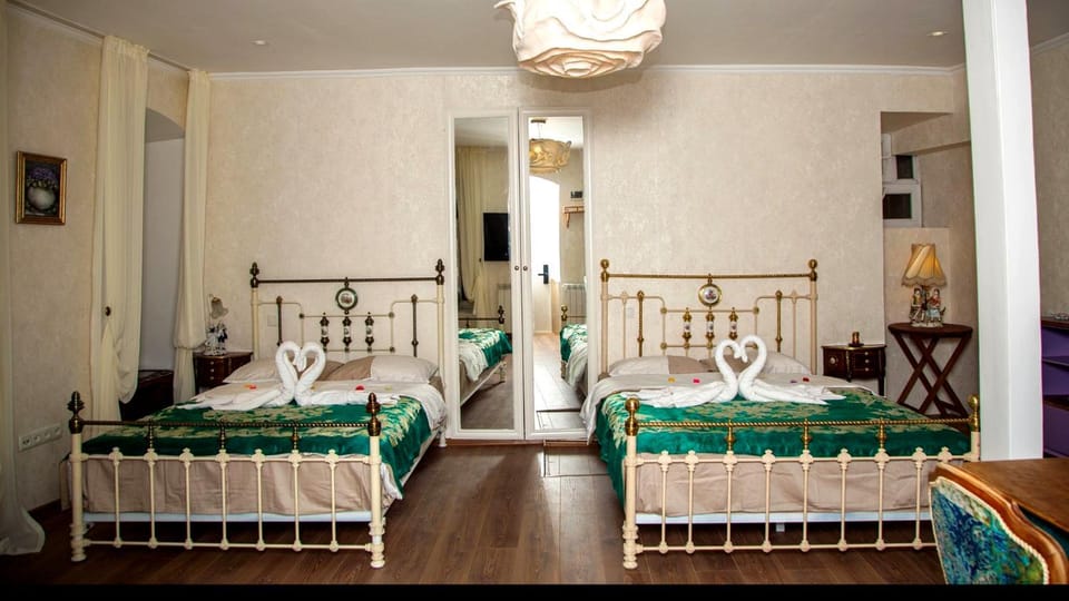 Bed, Photo of the whole room, Seating area, Bedroom, towels, wardrobe