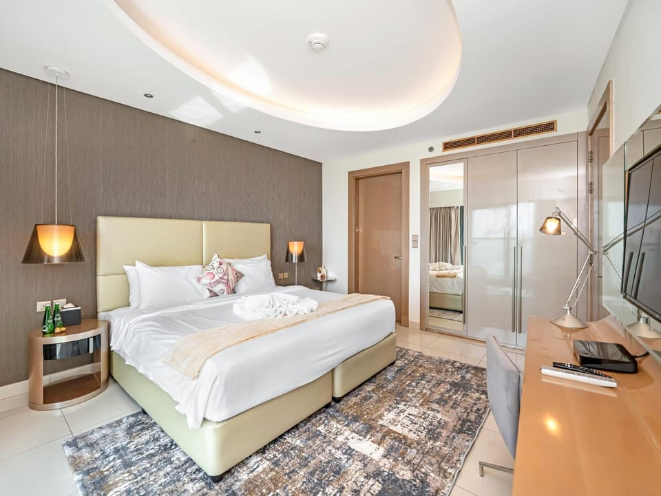Sky-high 1Br Apartment Sleeps 4 in Damac Paramount Apartment in Dubai