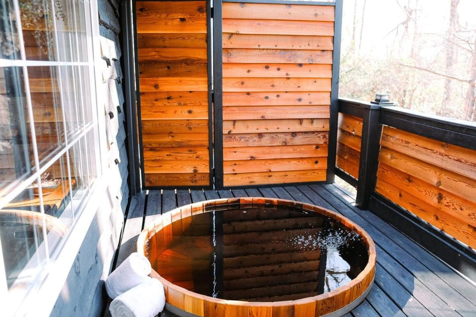 Canopy House – Sauna + Soak Tub + Luxury House in Fairview