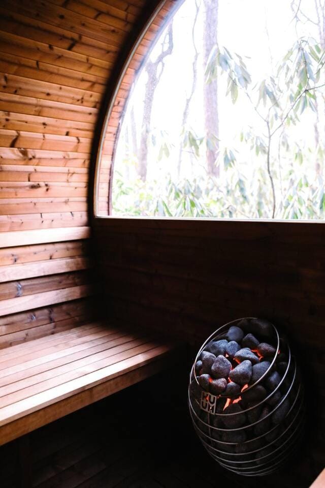 Canopy House – Sauna + Soak Tub + Luxury House in Fairview