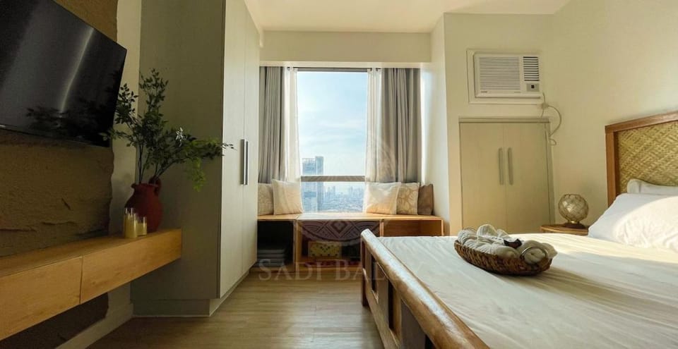 3 min to Rockwell City View Pool Parking Apartment in Mandaluyong