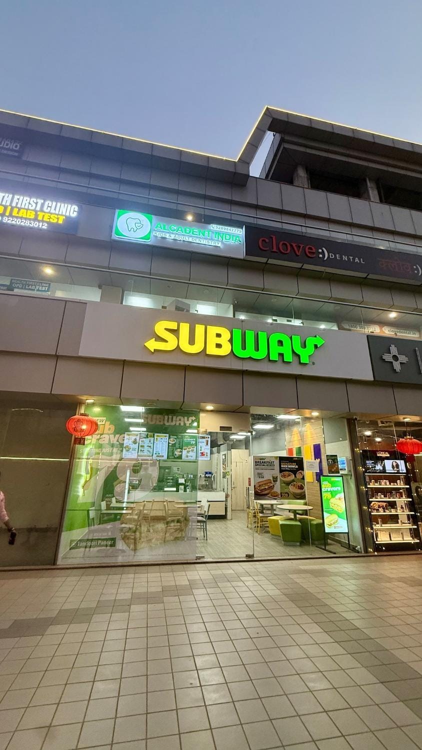 Sundowner Hive 10 Mirror Studio with Private Patio Apartment in Gurugram