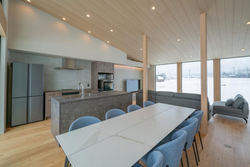 Dining area, kitchen