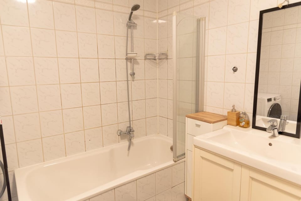 Bathroom, Bath