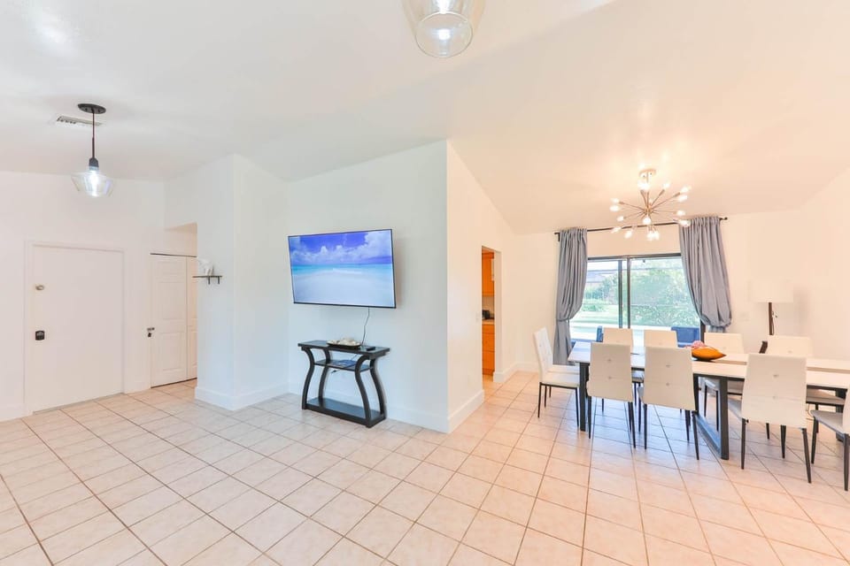 Tropical family cape RR-01704 House in Cape Coral