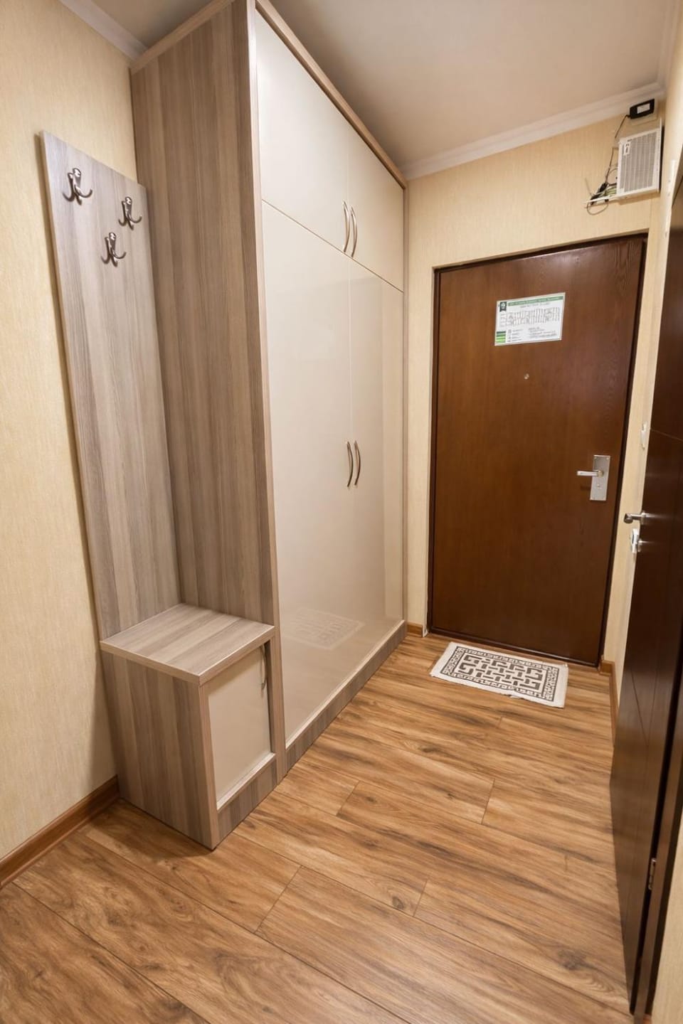 Facade/entrance, wardrobe