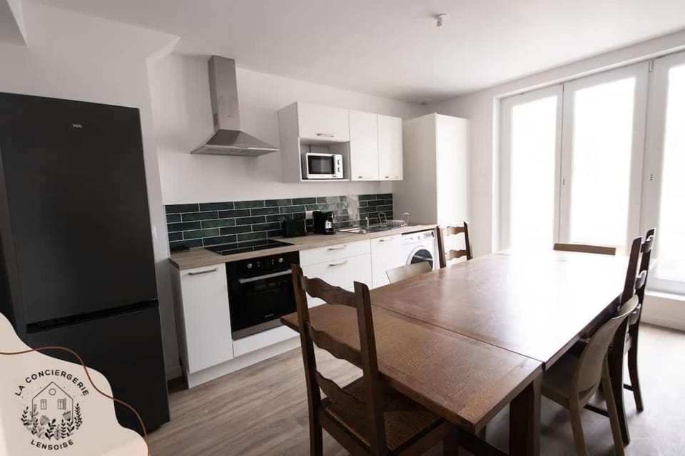 Kitchen or kitchenette, Dining area, oven, stove, toaster