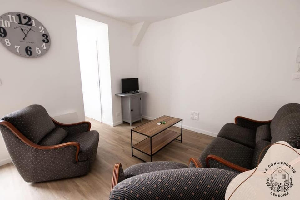Communal lounge/ TV room, TV and multimedia, Living room, Seating area