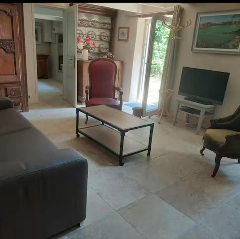"L'adorable chaumière" dans la station balnéaire de Beg-Meil, à 15 minutes à pied des plages et des commerces! House in Fouesnant