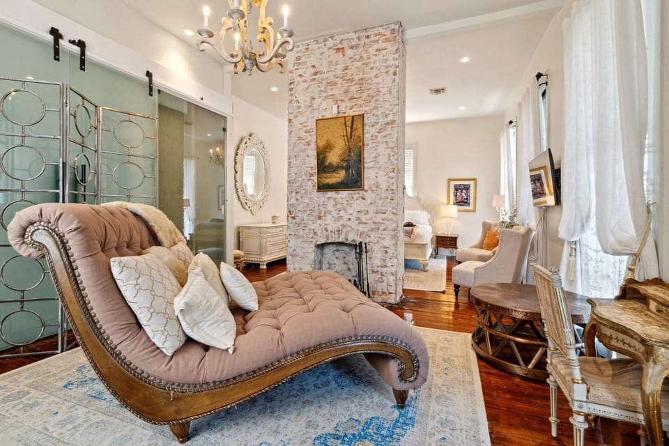 Bright Villa w Heated Pool & Pool Table 5br 4ba Villa in Gretna