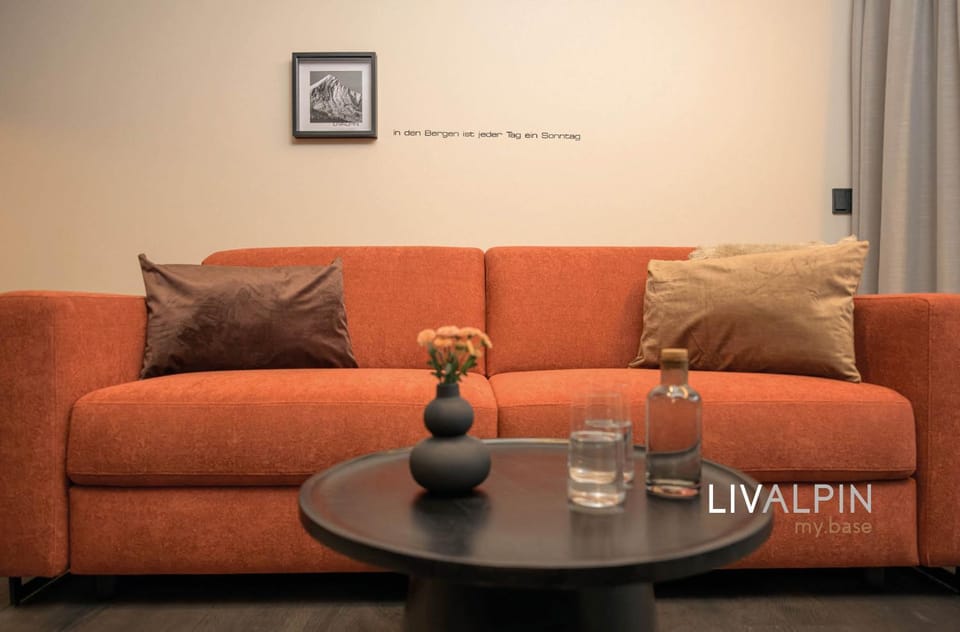 Living room, Decorative detail, Seating area