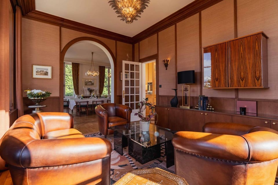 Lounge or bar, minibar