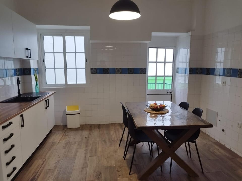 Kitchen or kitchenette, Communal kitchen