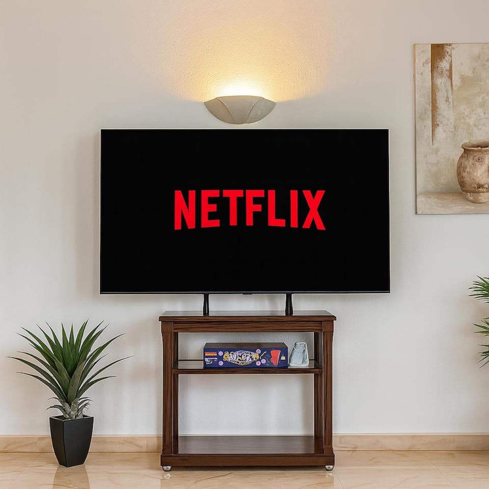 Communal lounge/ TV room, TV and multimedia, Living room, Evening entertainment