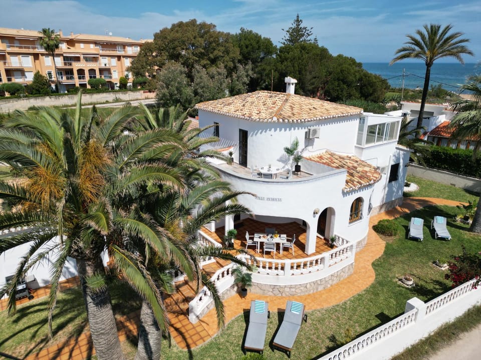 Property building, BBQ facilities, Garden, Garden view, Sea view, sunbed