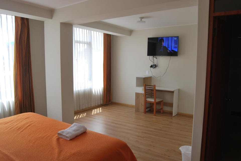 Photo of the whole room, towels