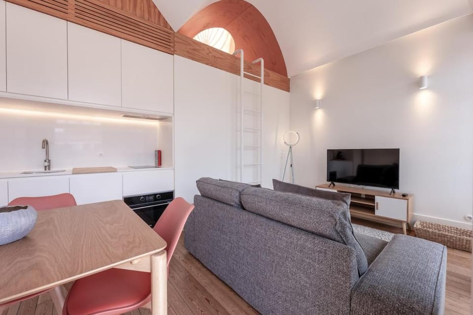 Modern Flat with balcony on Rua das Flores - 5th Apartment in Porto