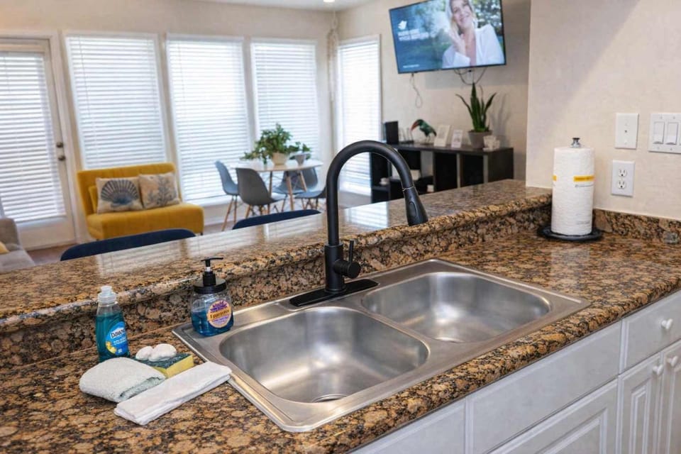 Fresh & Bright 1BR Condo - Pool View & Steps to Beach Apartment in South Padre Island