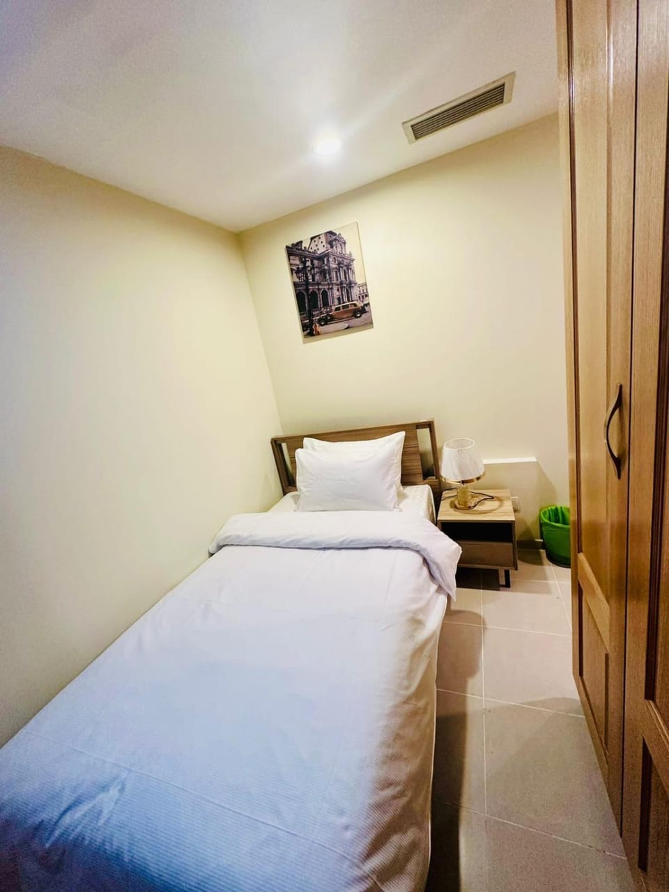 Bed, Photo of the whole room, Bedroom, wardrobe, air conditioner