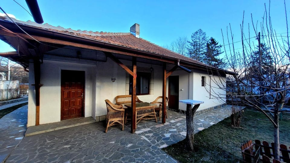 Patio, Facade/entrance