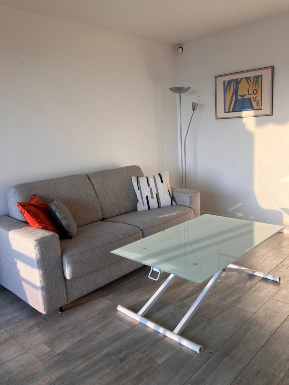 Bed, Living room