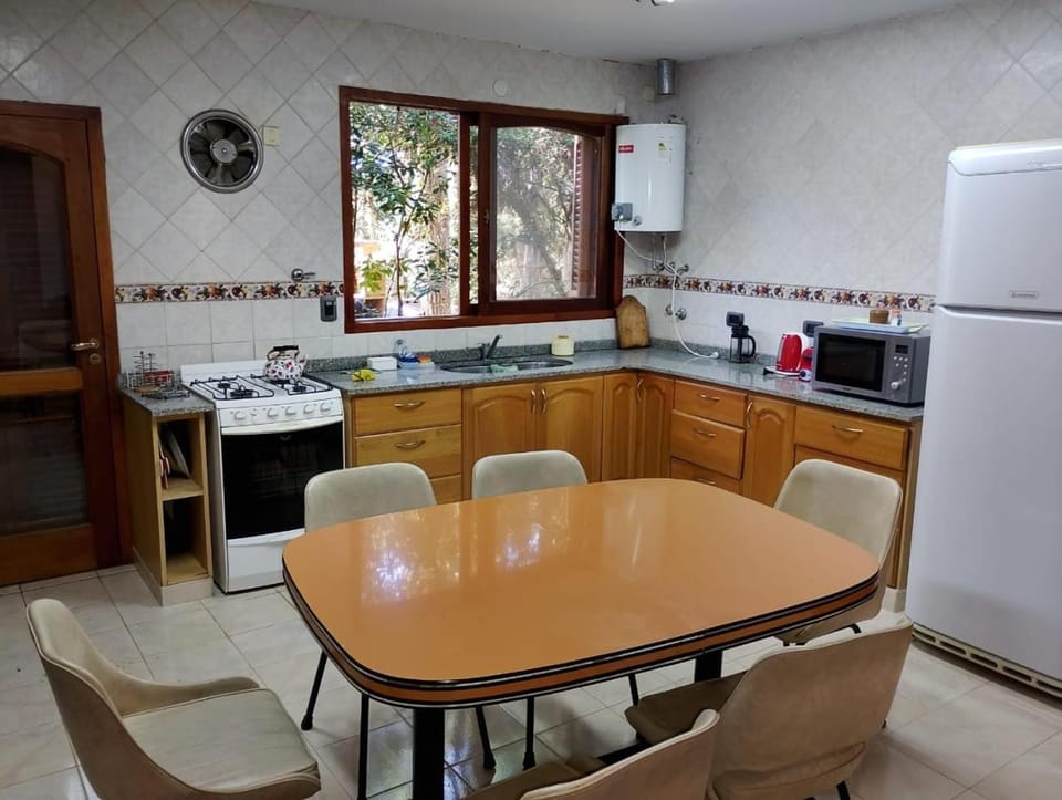 Kitchen or kitchenette, Dining area, kitchen