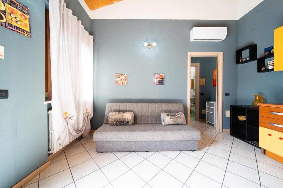 Living room, Seating area, air conditioner