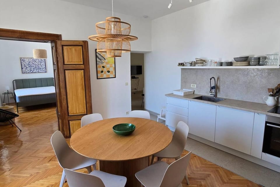 Kitchen or kitchenette, Dining area, stove