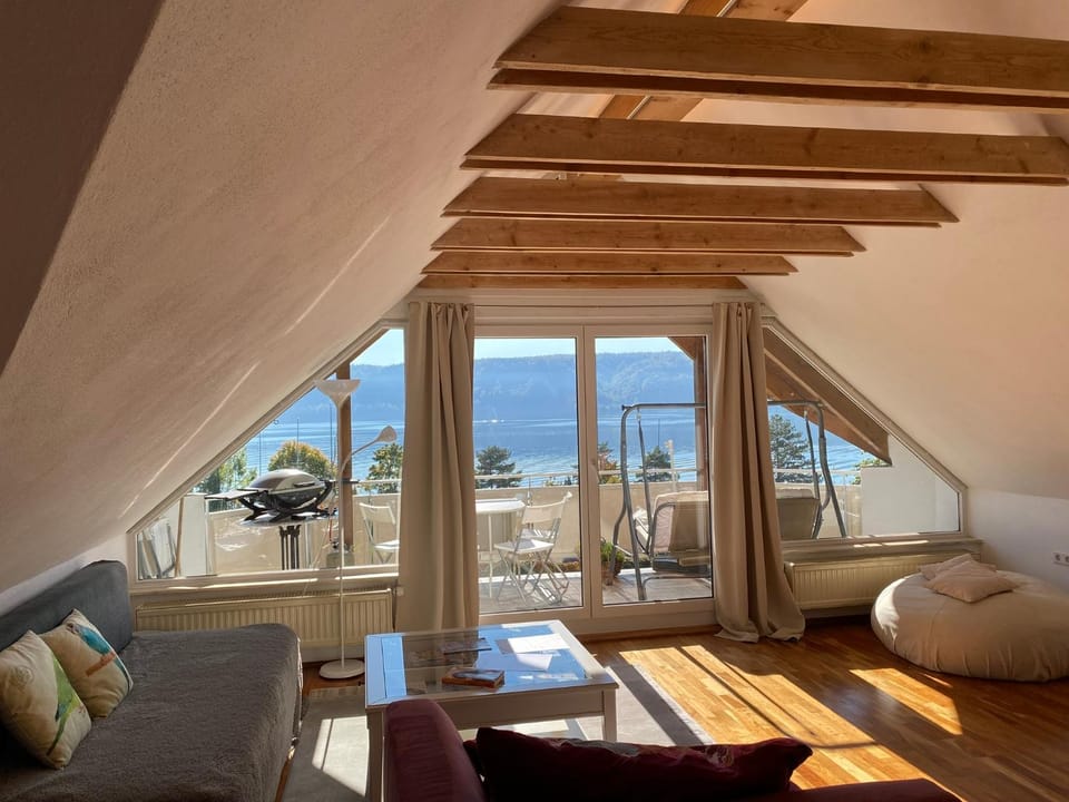 100m zum See, Traumhafte Dachwohnung mit Seeblick Apartment in Überlingen