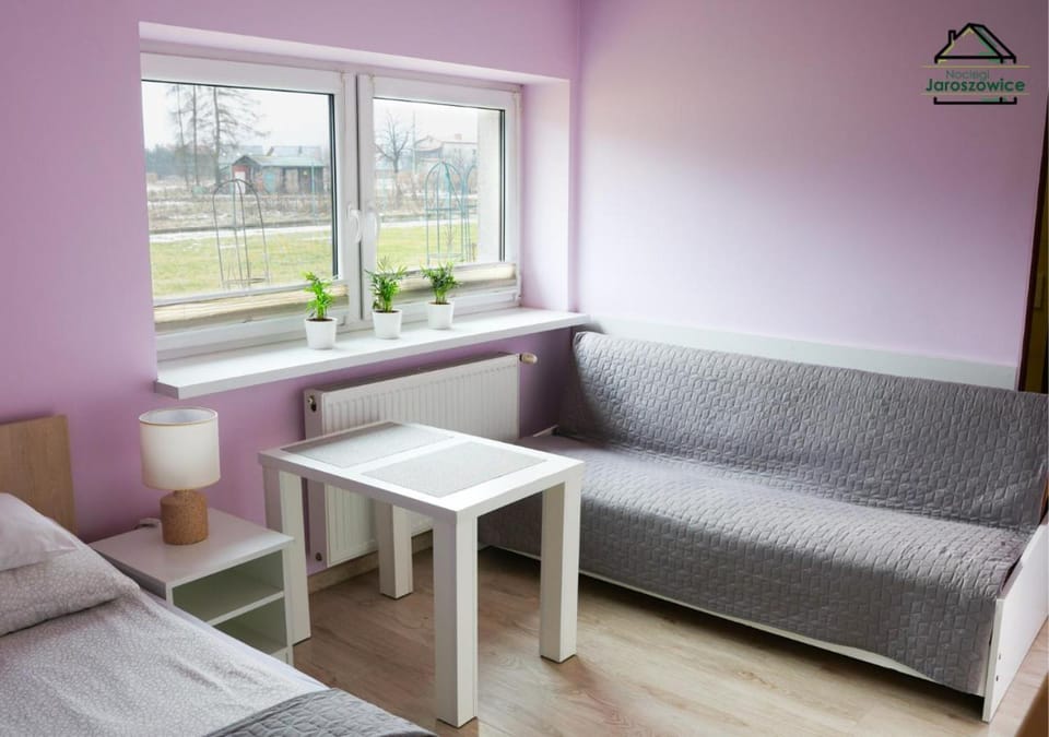 Bed, Living room, Photo of the whole room, Seating area, Bedroom, air conditioner