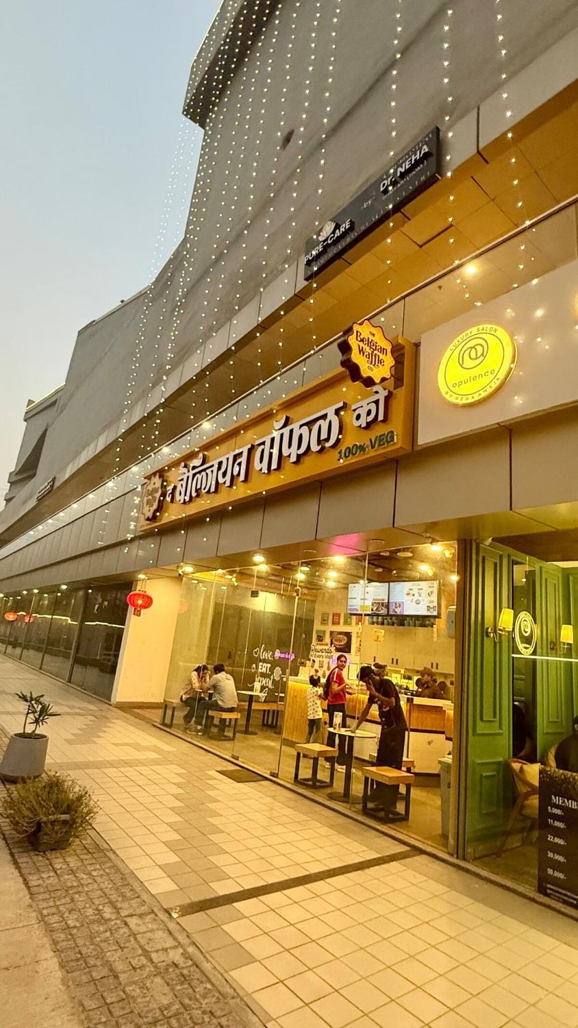 Sundowner Jacuzzi Hive 6 Studios Key Garden Patio Apartment in Gurugram