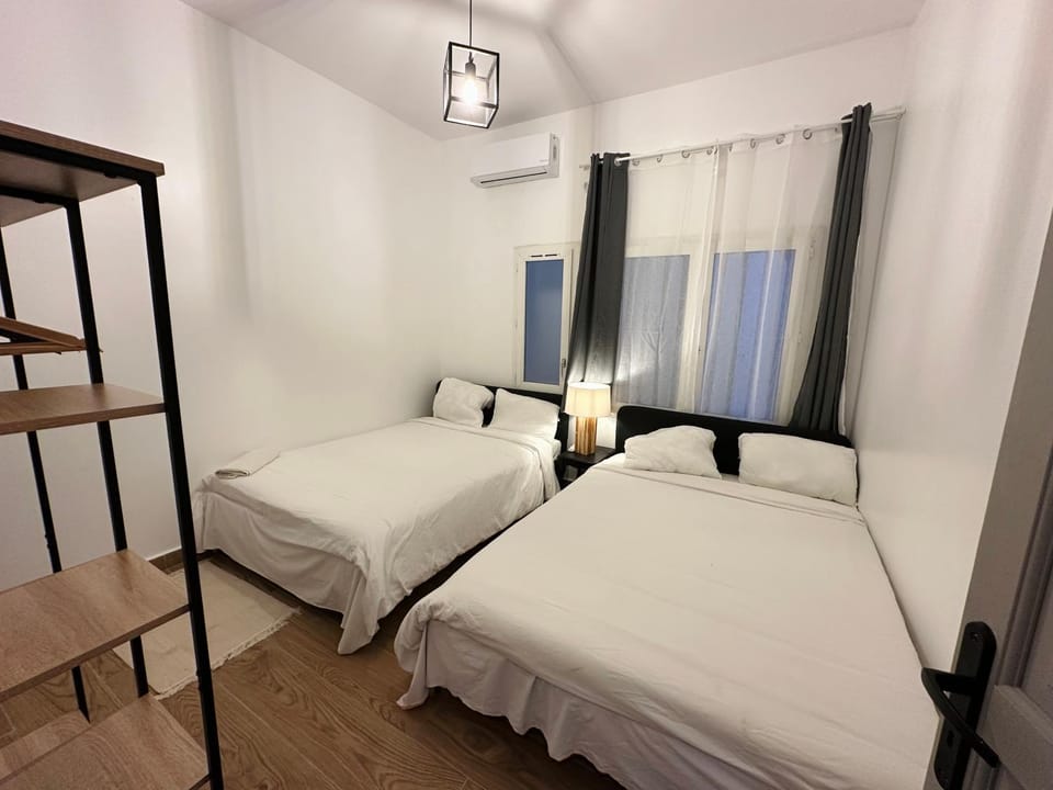 Bed, Photo of the whole room, Bedroom, air conditioner