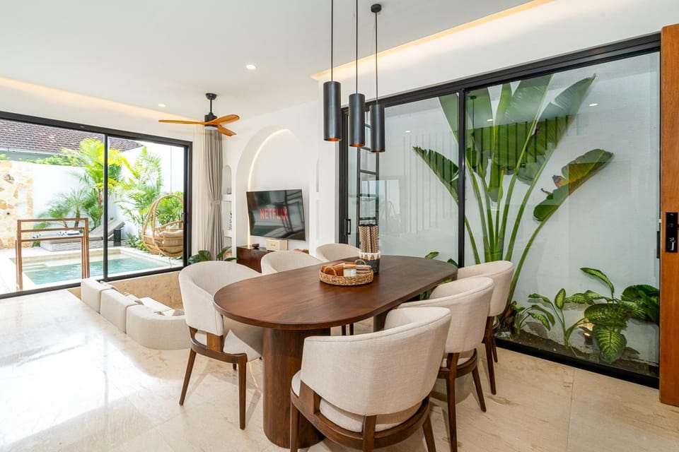 View (from property/room), Living room, Seating area, Dining area