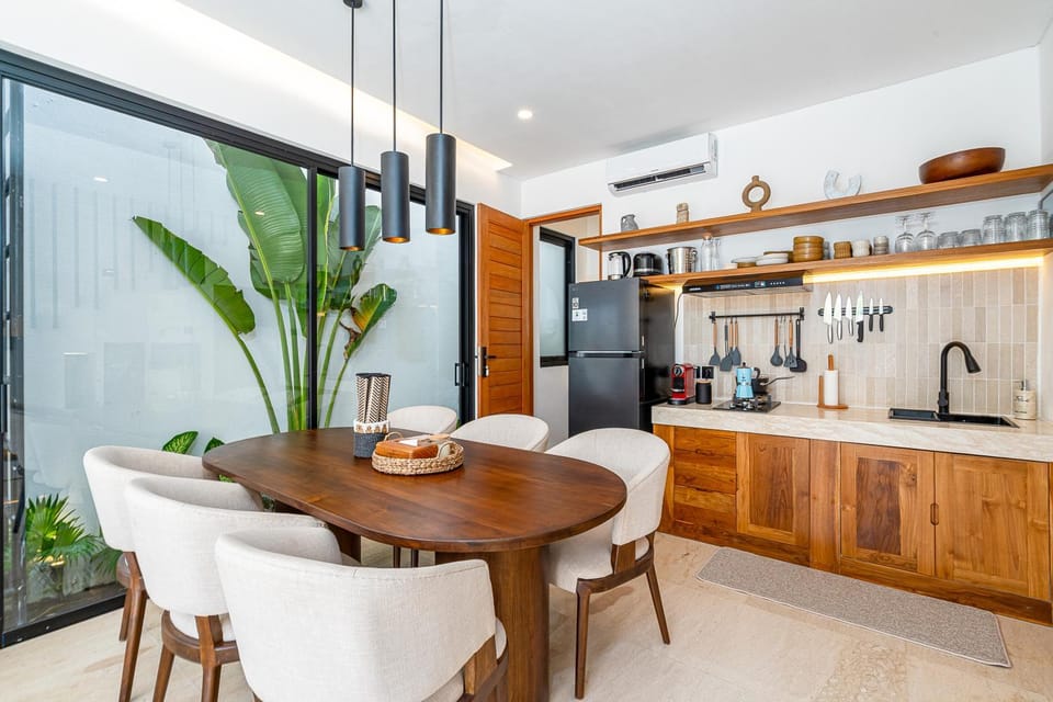 Kitchen or kitchenette, Seating area, Dining area, kitchen
