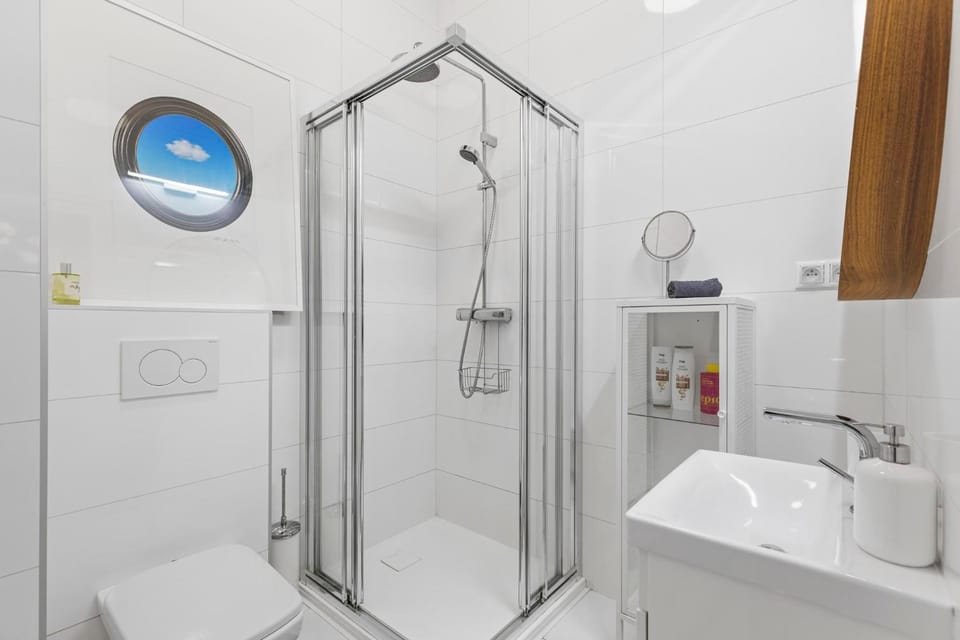 Shower, Bathroom, towels