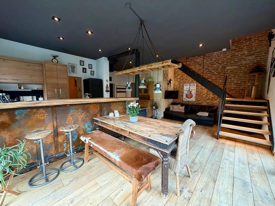 Kitchen or kitchenette, Seating area, Dining area, pet friendly