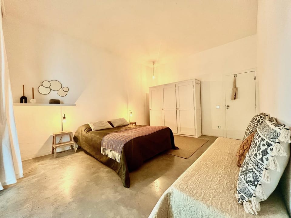 Bed, Living room, Bedroom