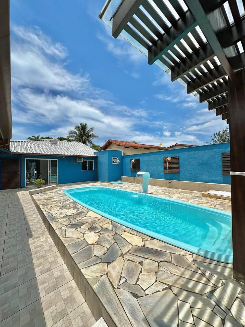 Linda casa de praia com jacuzzi, churrasqueira e piscina House in Caraguatatuba