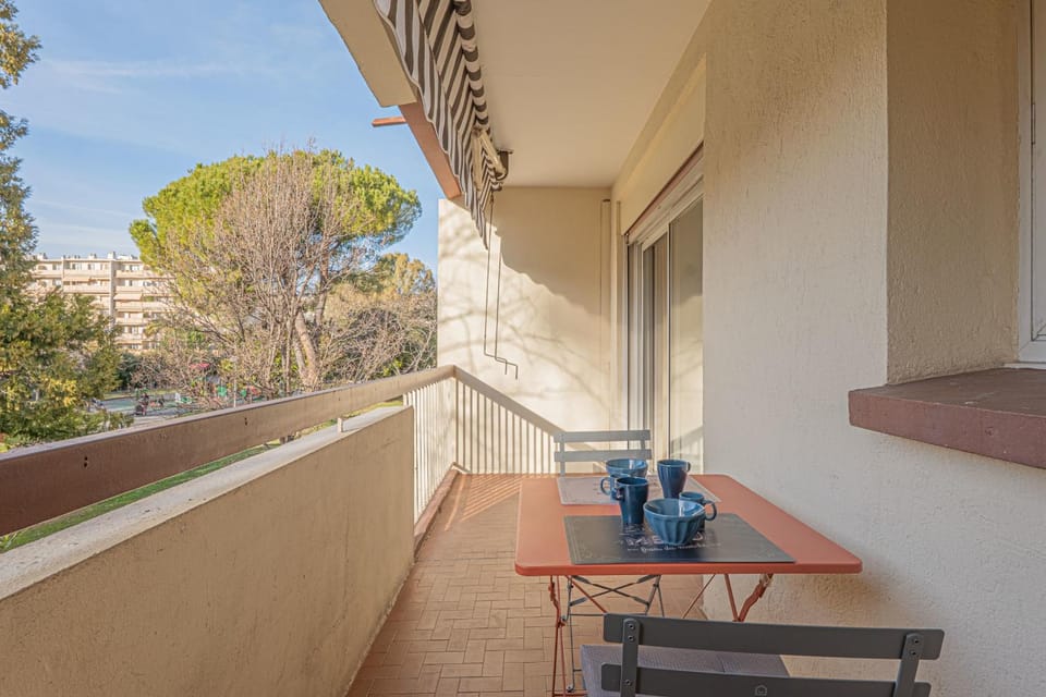 Studio avec balcon et parking proche plages Apartment in Cannes