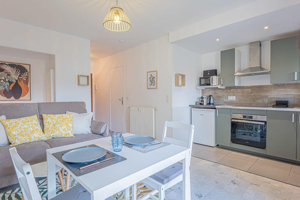 Studio avec balcon et parking proche plages Apartment in Cannes