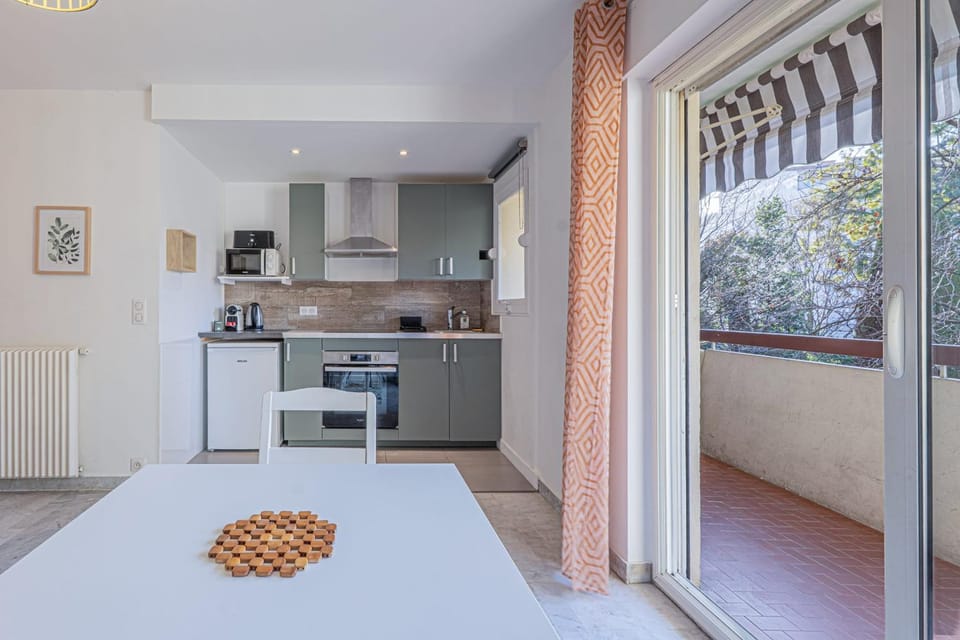 Studio avec balcon et parking proche plages Apartment in Cannes