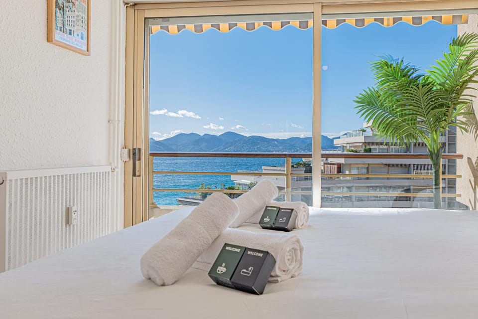 Elégant 2 pièces - accès mer direct vue splendide Apartment in Cannes